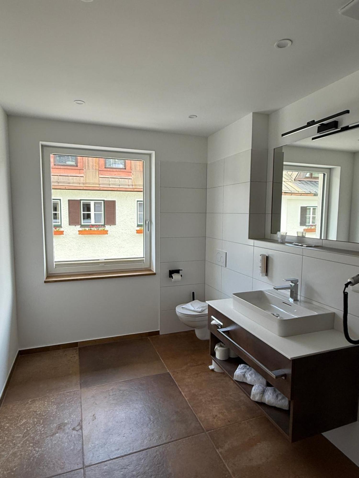 Seehotel Lilly Strobl Exterior foto